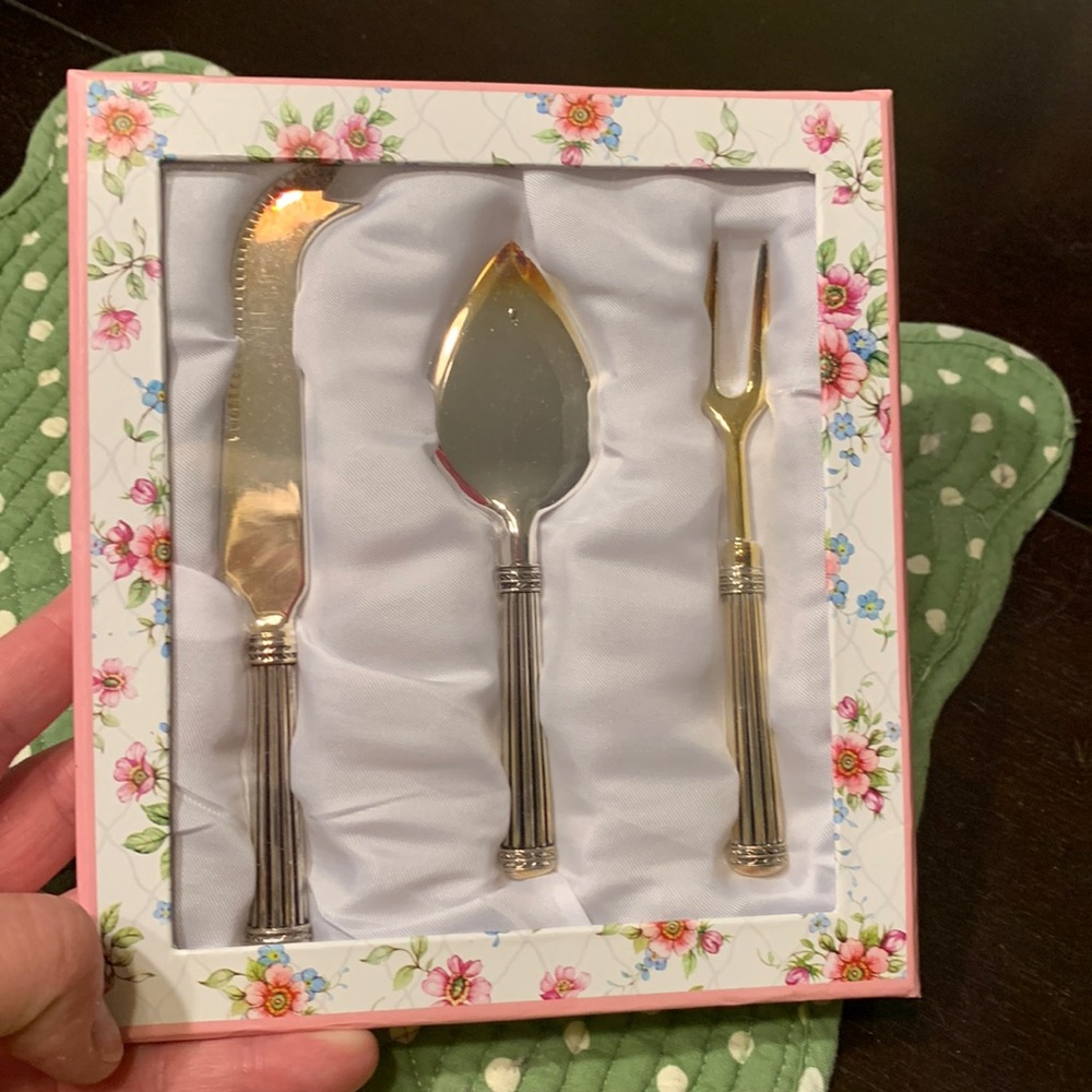 Set of three cheese knives